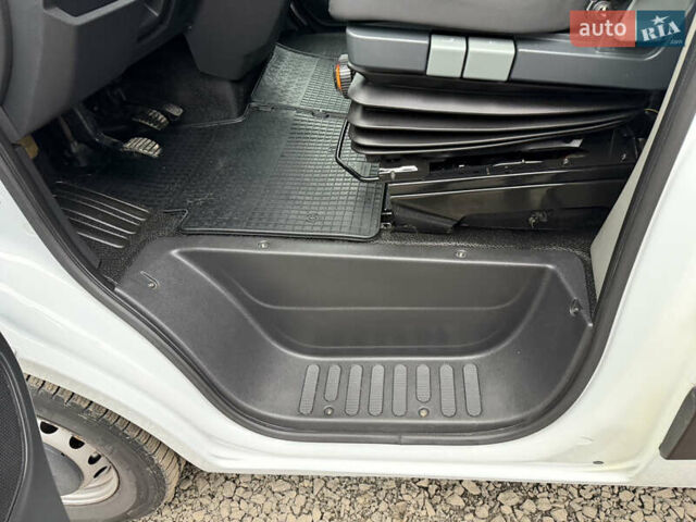 Белый Рено Мастер, объемом двигателя 2.3 л и пробегом 386 тыс. км за 20200 $, фото 23 на Automoto.ua