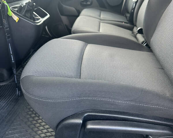 Белый Рено Мастер, объемом двигателя 2.3 л и пробегом 420 тыс. км за 20200 $, фото 16 на Automoto.ua