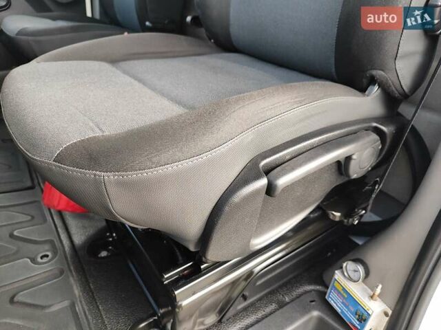 Белый Рено Мастер, объемом двигателя 2.3 л и пробегом 283 тыс. км за 19999 $, фото 41 на Automoto.ua