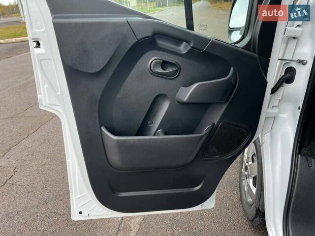 Белый Рено Мастер, объемом двигателя 2.3 л и пробегом 308 тыс. км за 20750 $, фото 63 на Automoto.ua