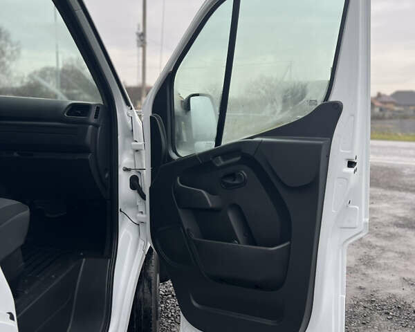 Белый Рено Мастер, объемом двигателя 2.3 л и пробегом 171 тыс. км за 17900 $, фото 22 на Automoto.ua