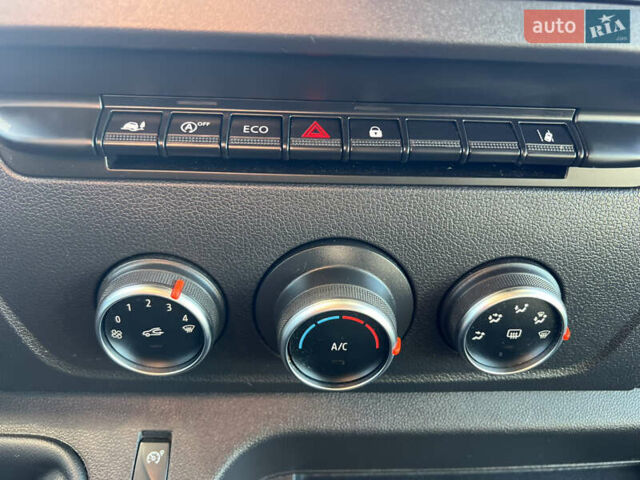 Белый Рено Мастер, объемом двигателя 2.3 л и пробегом 170 тыс. км за 19900 $, фото 44 на Automoto.ua