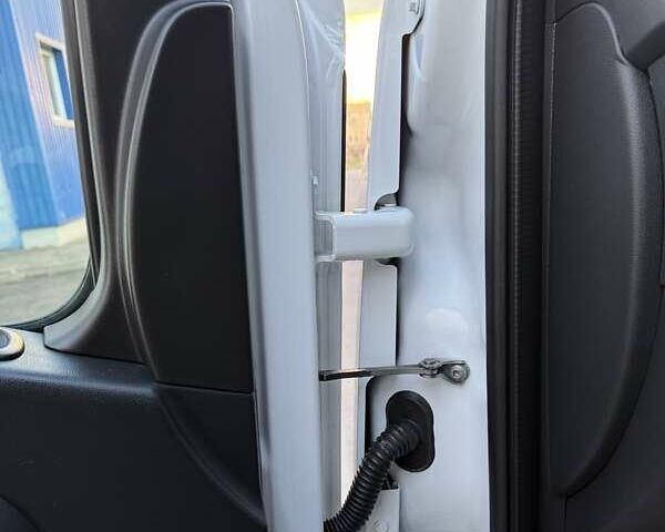 Белый Рено Мастер, объемом двигателя 2.3 л и пробегом 281 тыс. км за 21500 $, фото 48 на Automoto.ua