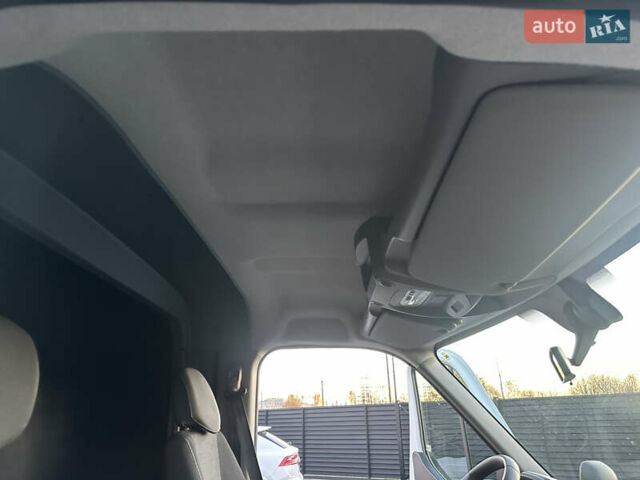 Белый Рено Мастер, объемом двигателя 2.3 л и пробегом 342 тыс. км за 19999 $, фото 28 на Automoto.ua