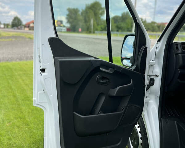 Белый Рено Мастер, объемом двигателя 2.3 л и пробегом 210 тыс. км за 22200 $, фото 22 на Automoto.ua