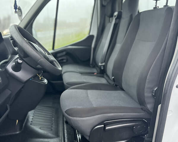 Белый Рено Мастер, объемом двигателя 2.3 л и пробегом 171 тыс. км за 17900 $, фото 16 на Automoto.ua