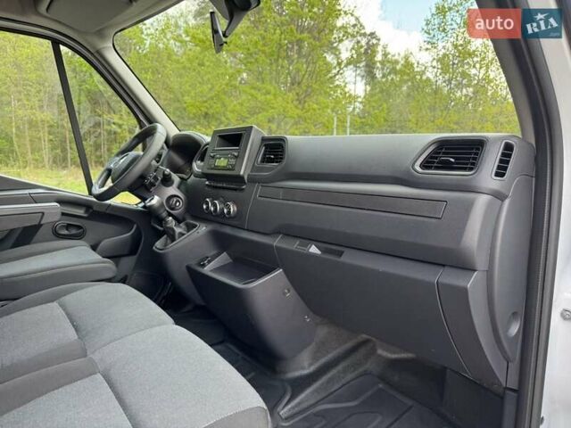 Белый Рено Мастер, объемом двигателя 2.3 л и пробегом 283 тыс. км за 21999 $, фото 38 на Automoto.ua
