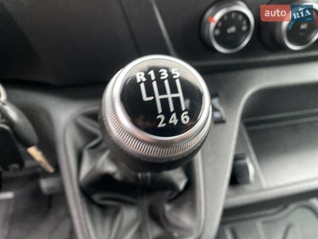 Белый Рено Мастер, объемом двигателя 2.3 л и пробегом 265 тыс. км за 18300 $, фото 57 на Automoto.ua