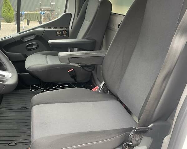 Белый Рено Мастер, объемом двигателя 2.3 л и пробегом 260 тыс. км за 19899 $, фото 20 на Automoto.ua