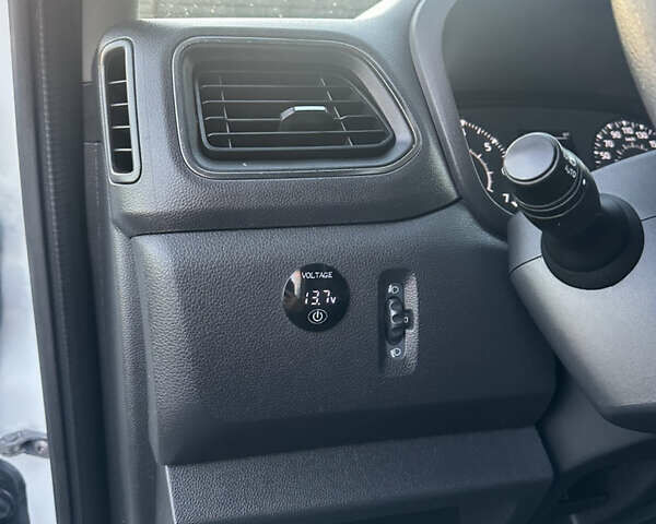 Белый Рено Мастер, объемом двигателя 2.3 л и пробегом 342 тыс. км за 19999 $, фото 17 на Automoto.ua