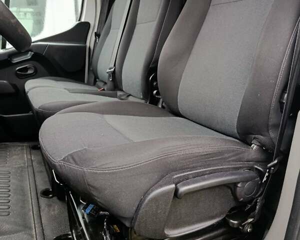 Белый Рено Мастер, объемом двигателя 2.3 л и пробегом 336 тыс. км за 21600 $, фото 7 на Automoto.ua