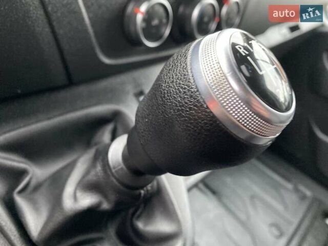 Белый Рено Мастер, объемом двигателя 2.3 л и пробегом 265 тыс. км за 18300 $, фото 56 на Automoto.ua