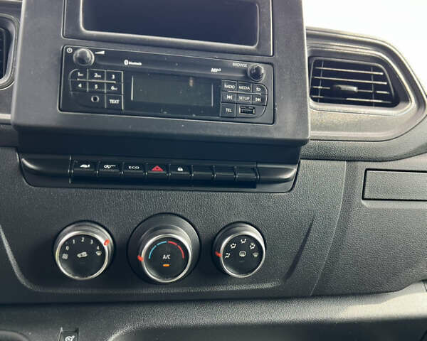 Белый Рено Мастер, объемом двигателя 2.3 л и пробегом 210 тыс. км за 22200 $, фото 24 на Automoto.ua