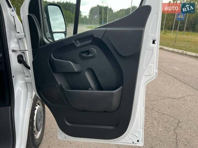 Белый Рено Мастер, объемом двигателя 2.3 л и пробегом 280 тыс. км за 21999 $, фото 74 на Automoto.ua