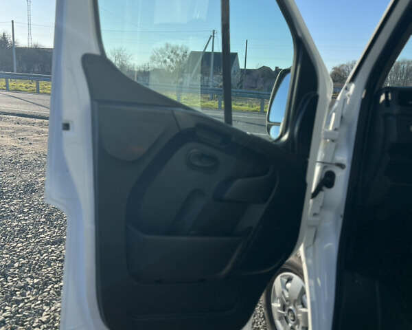 Белый Рено Мастер, объемом двигателя 2.3 л и пробегом 170 тыс. км за 19900 $, фото 31 на Automoto.ua