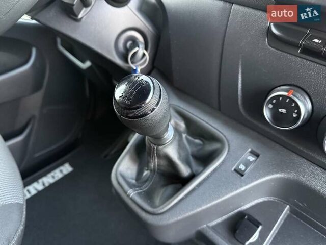 Белый Рено Мастер, объемом двигателя 2.3 л и пробегом 281 тыс. км за 21500 $, фото 75 на Automoto.ua