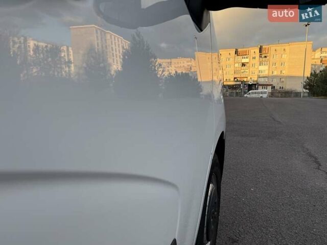 Белый Рено Мастер, объемом двигателя 2.3 л и пробегом 281 тыс. км за 21500 $, фото 45 на Automoto.ua