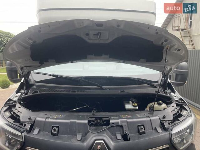 Белый Рено Мастер, объемом двигателя 2.3 л и пробегом 260 тыс. км за 19899 $, фото 35 на Automoto.ua