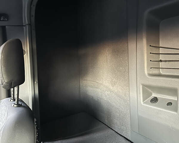 Белый Рено Мастер, объемом двигателя 2.3 л и пробегом 342 тыс. км за 19999 $, фото 31 на Automoto.ua