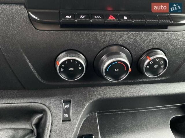 Белый Рено Мастер, объемом двигателя 2.3 л и пробегом 265 тыс. км за 18300 $, фото 53 на Automoto.ua