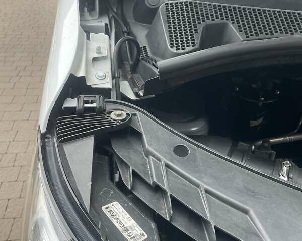 Белый Рено Мастер, объемом двигателя 2.3 л и пробегом 260 тыс. км за 19899 $, фото 42 на Automoto.ua