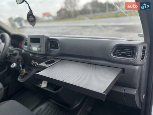 Белый Рено Мастер, объемом двигателя 2.3 л и пробегом 171 тыс. км за 17900 $, фото 20 на Automoto.ua