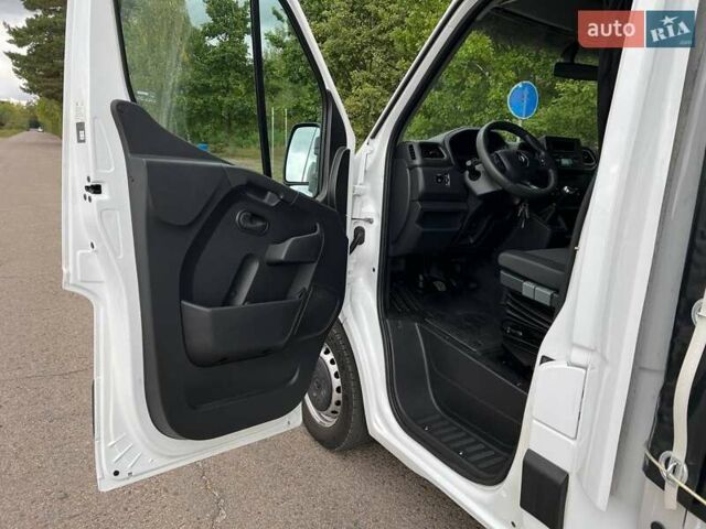 Белый Рено Мастер, объемом двигателя 2.3 л и пробегом 280 тыс. км за 21999 $, фото 60 на Automoto.ua