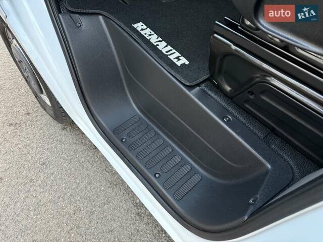 Белый Рено Мастер, объемом двигателя 2.3 л и пробегом 281 тыс. км за 21500 $, фото 47 на Automoto.ua