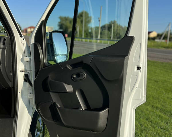 Белый Рено Мастер, объемом двигателя 2.3 л и пробегом 155 тыс. км за 22700 $, фото 23 на Automoto.ua