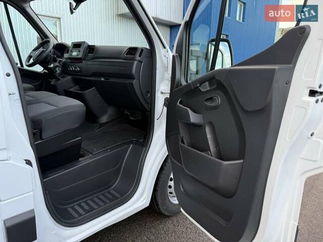 Белый Рено Мастер, объемом двигателя 2.3 л и пробегом 290 тыс. км за 22200 $, фото 13 на Automoto.ua