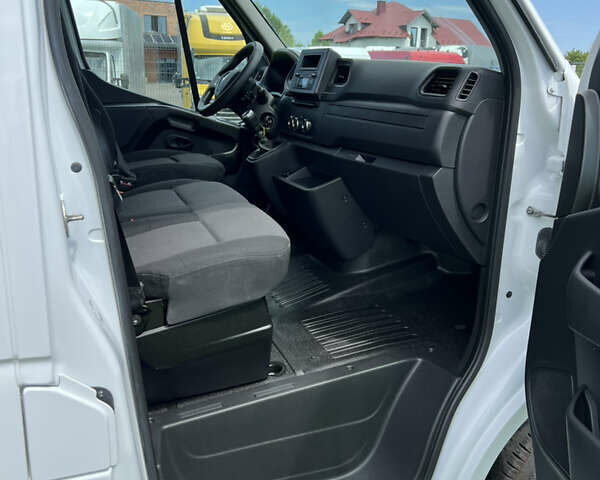 Белый Рено Мастер, объемом двигателя 2.3 л и пробегом 225 тыс. км за 21900 $, фото 20 на Automoto.ua
