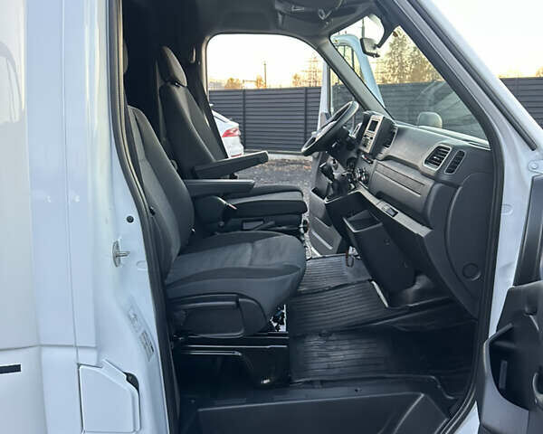 Белый Рено Мастер, объемом двигателя 2.3 л и пробегом 342 тыс. км за 19999 $, фото 24 на Automoto.ua