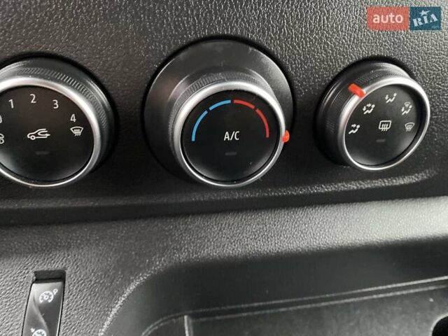 Белый Рено Мастер, объемом двигателя 2.3 л и пробегом 265 тыс. км за 18300 $, фото 52 на Automoto.ua