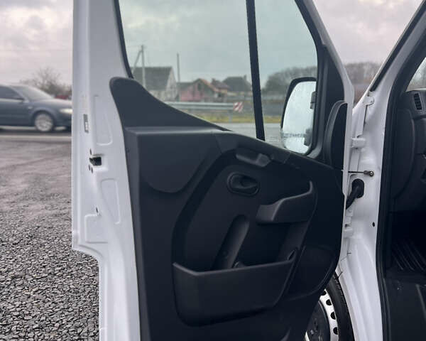 Белый Рено Мастер, объемом двигателя 2.3 л и пробегом 170 тыс. км за 19999 $, фото 21 на Automoto.ua