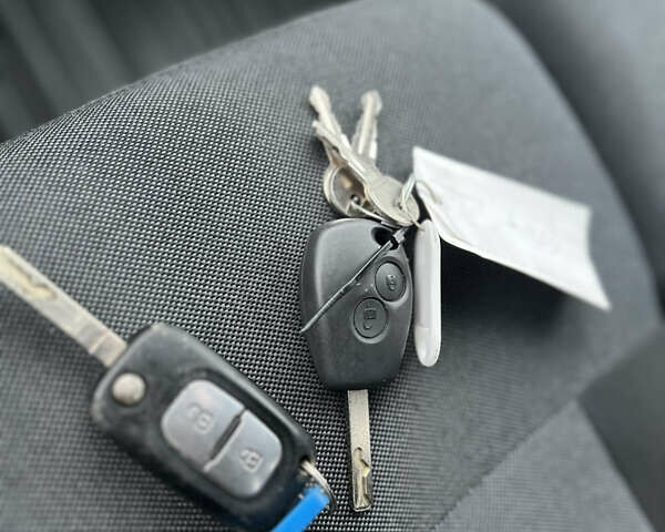 Белый Рено Мастер, объемом двигателя 2.3 л и пробегом 171 тыс. км за 17900 $, фото 39 на Automoto.ua