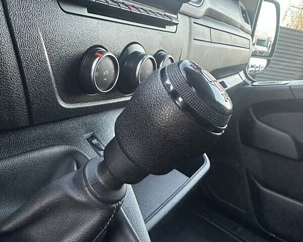 Білий Рено Мастєр, об'ємом двигуна 2.3 л та пробігом 342 тис. км за 20600 $, фото 18 на Automoto.ua