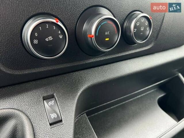 Белый Рено Мастер, объемом двигателя 2.3 л и пробегом 281 тыс. км за 22850 $, фото 73 на Automoto.ua