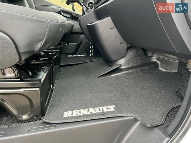 Белый Рено Мастер, объемом двигателя 2.3 л и пробегом 281 тыс. км за 22850 $, фото 91 на Automoto.ua