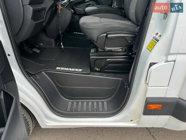 Белый Рено Мастер, объемом двигателя 2.3 л и пробегом 281 тыс. км за 22850 $, фото 69 на Automoto.ua