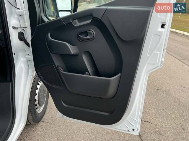 Белый Рено Мастер, объемом двигателя 2.3 л и пробегом 281 тыс. км за 22850 $, фото 97 на Automoto.ua