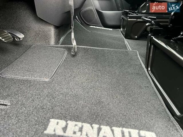 Белый Рено Мастер, объемом двигателя 2.3 л и пробегом 281 тыс. км за 22850 $, фото 62 на Automoto.ua