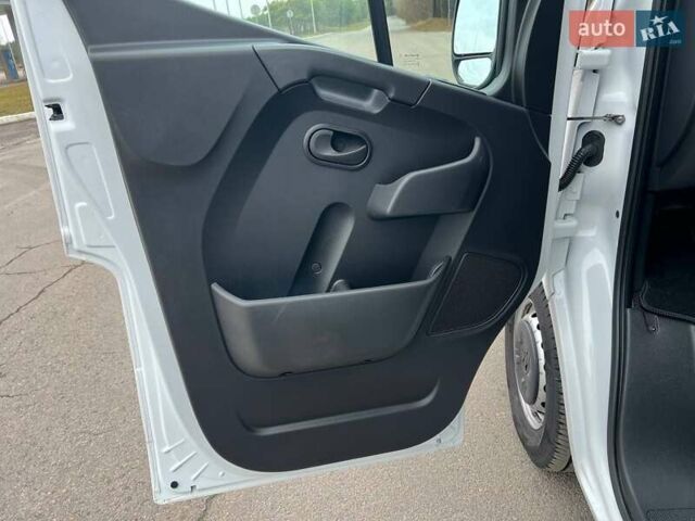 Белый Рено Мастер, объемом двигателя 2.3 л и пробегом 281 тыс. км за 22850 $, фото 63 на Automoto.ua