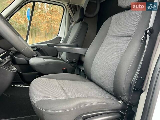 Белый Рено Мастер, объемом двигателя 2.3 л и пробегом 281 тыс. км за 22850 $, фото 68 на Automoto.ua