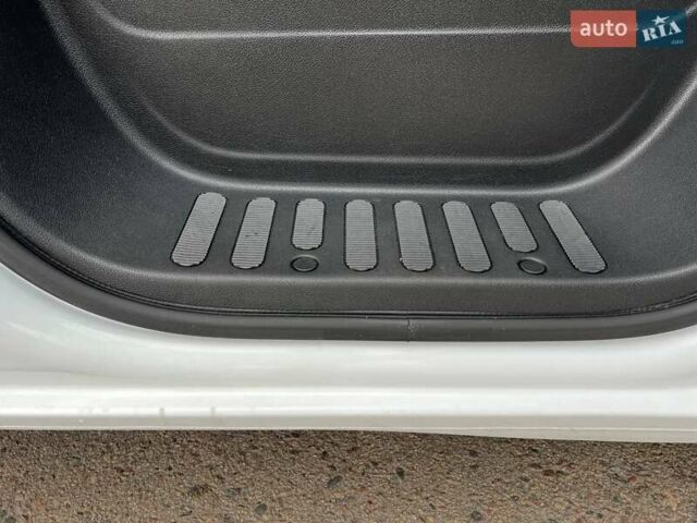 Белый Рено Мастер, объемом двигателя 2.3 л и пробегом 281 тыс. км за 22850 $, фото 90 на Automoto.ua