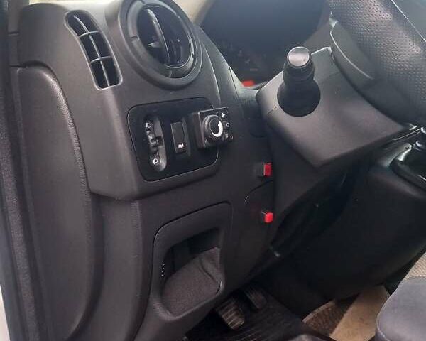 Белый Рено Мастер, объемом двигателя 2.3 л и пробегом 392 тыс. км за 15500 $, фото 6 на Automoto.ua