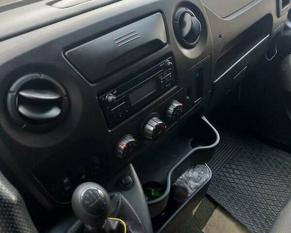 Белый Рено Мастер, объемом двигателя 2.3 л и пробегом 392 тыс. км за 15500 $, фото 4 на Automoto.ua