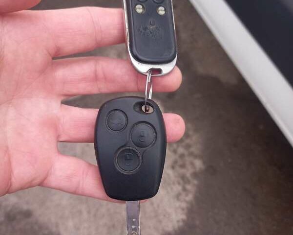 Белый Рено Мастер, объемом двигателя 2.3 л и пробегом 392 тыс. км за 15500 $, фото 19 на Automoto.ua