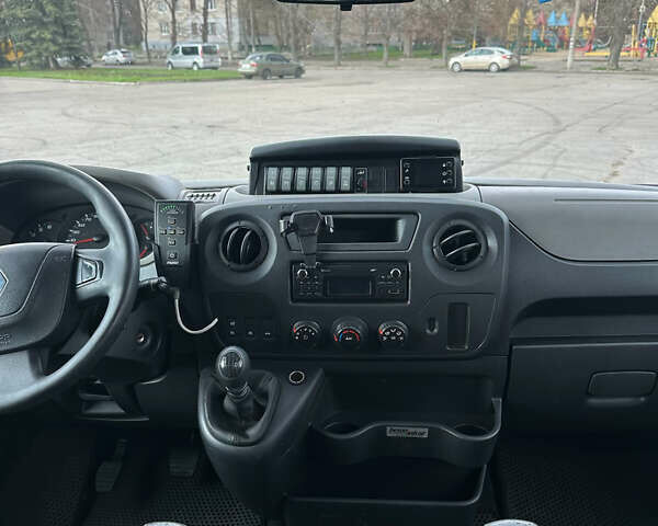 Белый Рено Мастер, объемом двигателя 2.3 л и пробегом 320 тыс. км за 18000 $, фото 5 на Automoto.ua