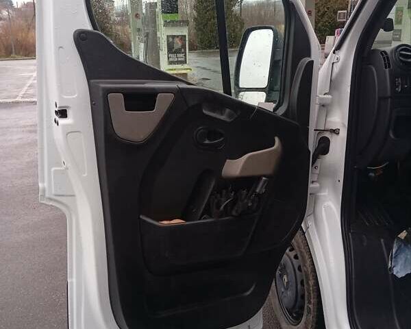 Белый Рено Мастер, объемом двигателя 2.3 л и пробегом 605 тыс. км за 14200 $, фото 13 на Automoto.ua