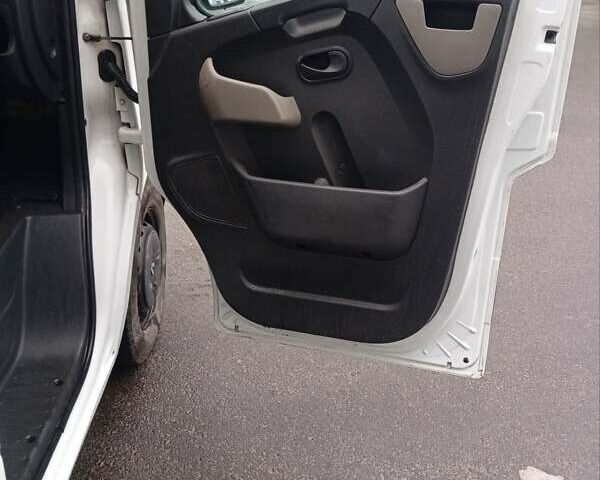 Белый Рено Мастер, объемом двигателя 2.3 л и пробегом 605 тыс. км за 14200 $, фото 9 на Automoto.ua